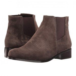 NWOT Vaneli brown suede ankle boots